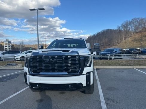 Used 2024 GMC Sierra 3500 Denali Ultimate image 4