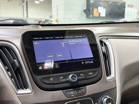 Used 2020 Chevrolet Malibu LS w/ Driver Confidence Package II FWD image 9