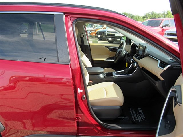 Used 2021 Toyota RAV4 LE FWD image 13