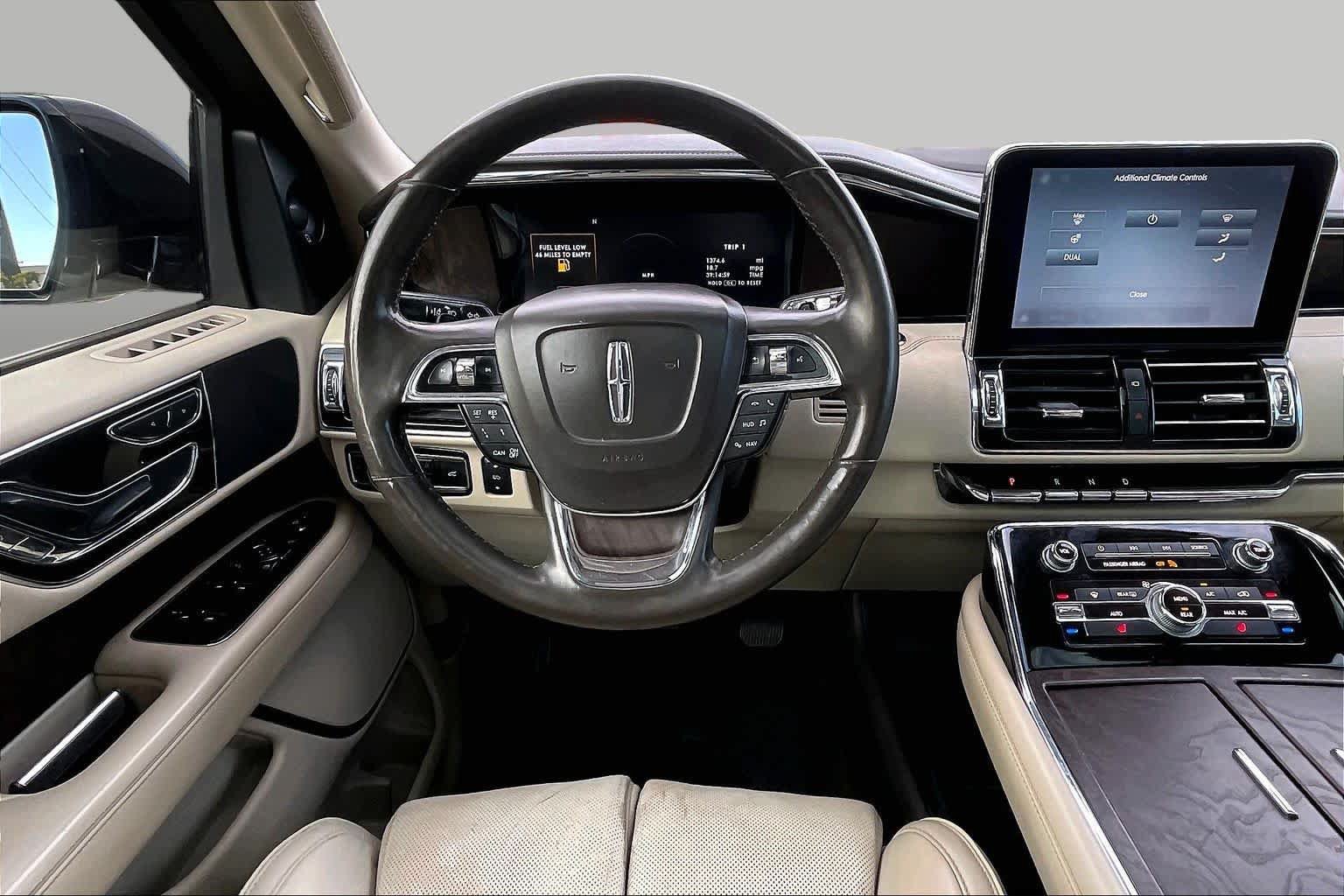 Used 2018 Lincoln Navigator Select w/ Technology Package RWD image 6