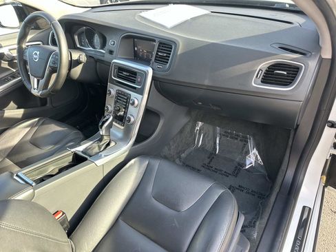Used 2018 Volvo V60 T5 Cross Country w/ Convenience Package image 25
