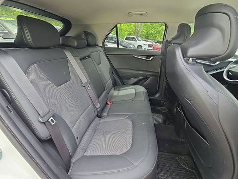 Used 2024 Kia Niro EX FWD image 17