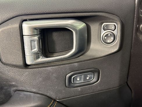 Used 2021 Jeep Gladiator Overland AWD/4WD image 12