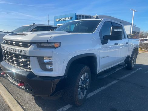 Used 2022 Chevrolet Silverado 2500 Custom w/ Custom Value Package image 2