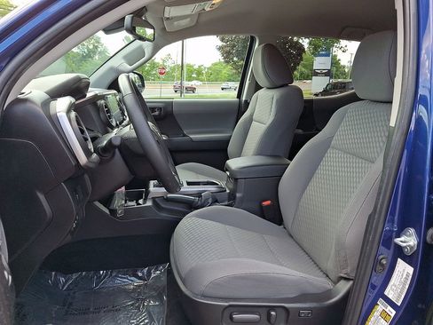 Used 2022 Toyota Tacoma SR5 AWD/4WD image 14