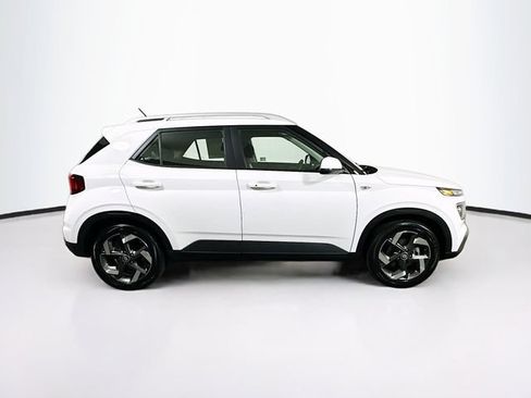 Certified 2026 Hyundai Venue SEL FWD image 10
