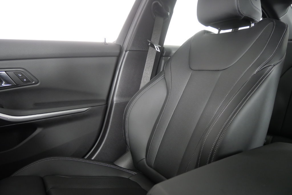 Certified 2026 BMW 330i Sedan RWD image 25