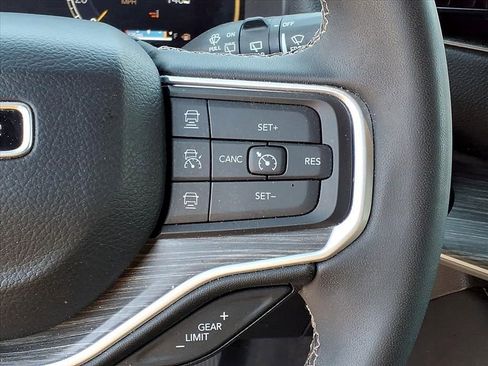 Used 2024 Jeep Wagoneer Series III AWD/4WD image 20