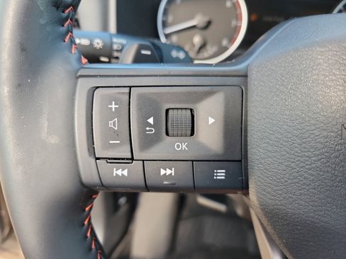 Certified 2025 Nissan Rogue SV image 29