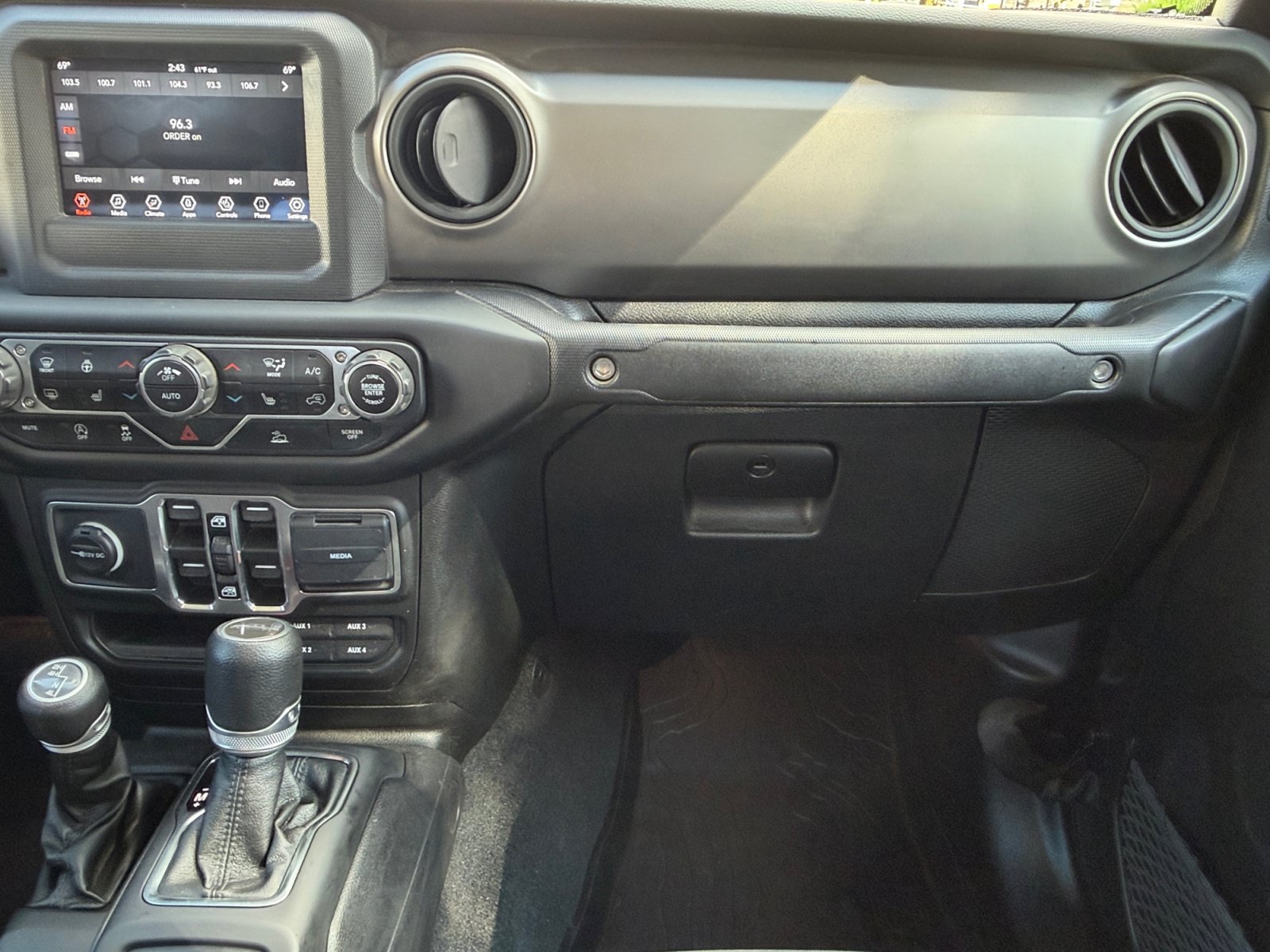 Used 2021 Jeep Gladiator Sport AWD/4WD image 18