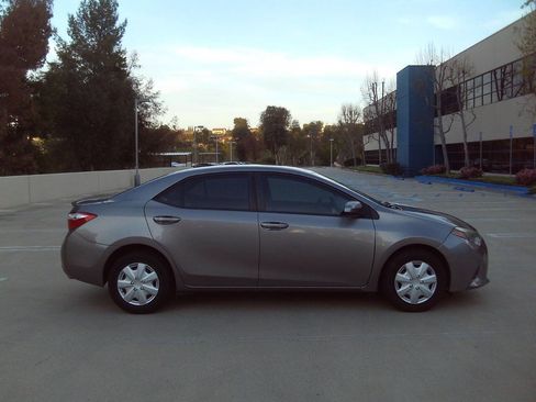Used 2015 Toyota Corolla LE image 6