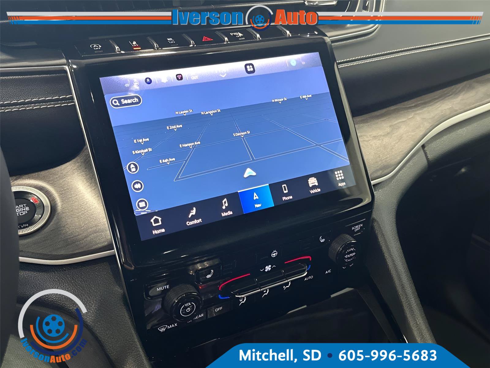 Used 2023 Jeep Grand Cherokee L Limited AWD/4WD image 20