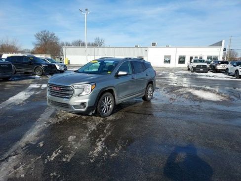 Used 2023 GMC Terrain SLT image 10