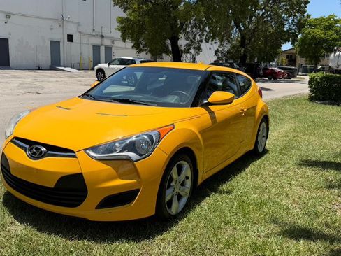 Used 2015 Hyundai Veloster FWD image 1
