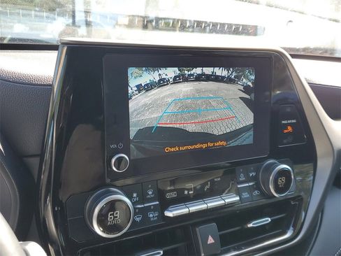 Used 2023 Toyota Highlander LE image 29