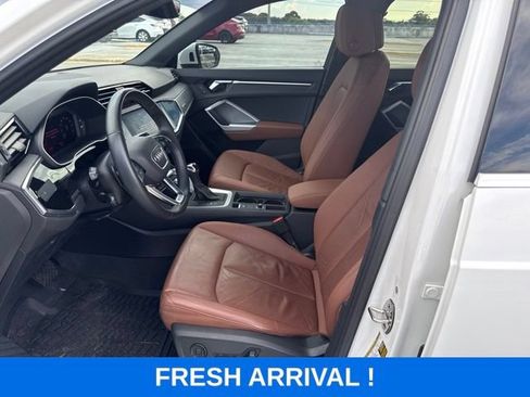 Used 2022 Audi Q3 2.0T Premium w/ Convenience Package AWD/4WD image 2