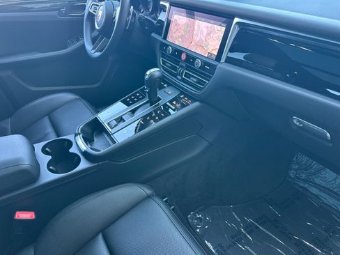 Certified 2026 Porsche Macan AWD/4WD image 16