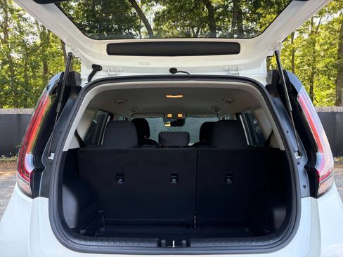 Used 2025 Kia Soul LX w/ LX Technology Package FWD image 28