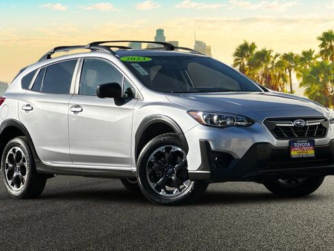 Used 2023 Subaru Crosstrek 2.0i image 2