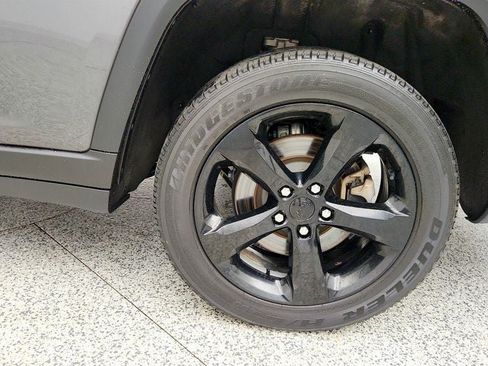 Used 2023 Jeep Grand Cherokee L Altitude AWD/4WD image 9