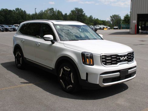 Used 2025 Kia Telluride S AWD/4WD image 3