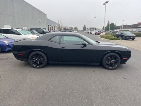 Used 2018 Dodge Challenger SXT Plus image 3