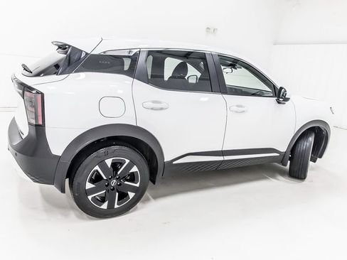 Used 2025 Nissan Kicks SV AWD/4WD image 8
