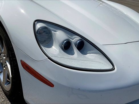 Used 2006 Chevrolet Corvette Coupe w/ Preferred Equipment Group RWD image 21