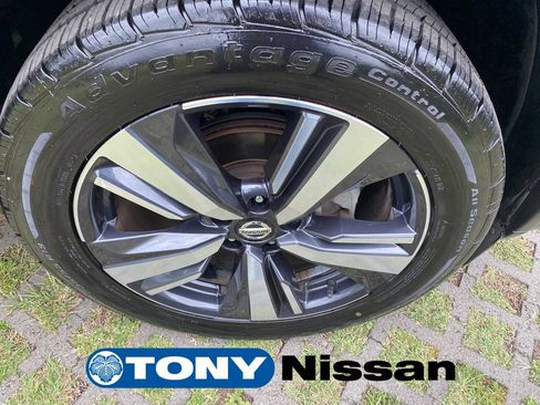 Used 2021 Nissan Rogue Platinum FWD image 9