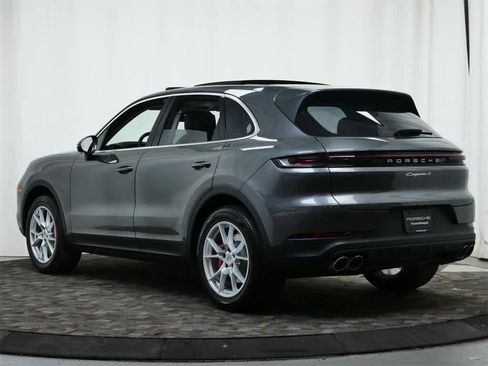 New 2026 Porsche Cayenne S image 3