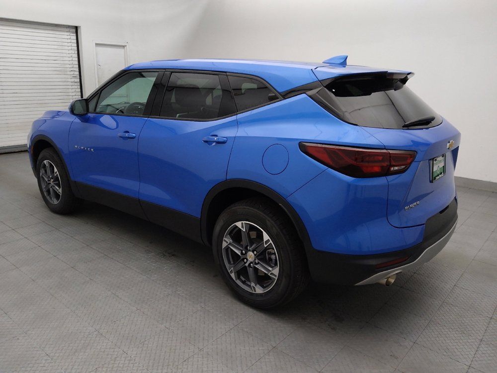 Used 2025 Chevrolet Blazer LT FWD image 3