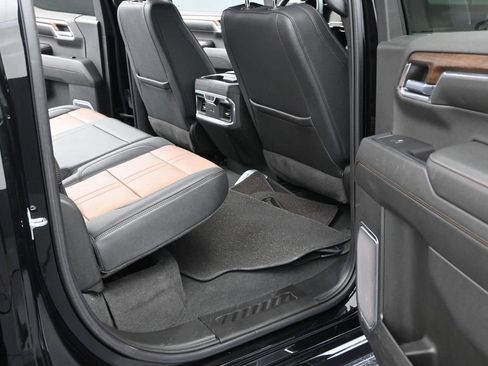 Used 2023 Chevrolet Silverado 1500 High Country image 15