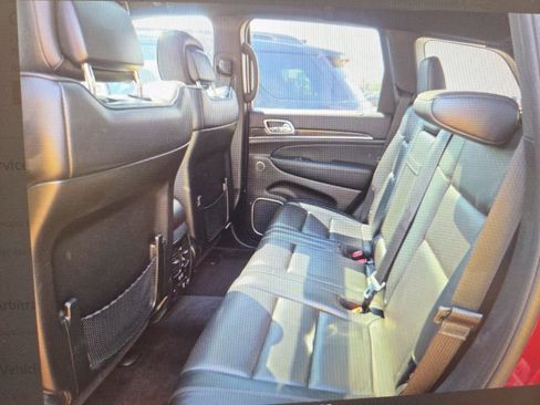 Used 2018 Jeep Grand Cherokee Overland AWD/4WD image 12