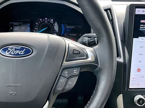 Used 2023 Ford Edge SEL image 18