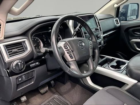 Used 2021 Nissan Titan SV w/ SV Convenience Package image 12