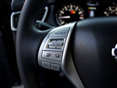 Used 2016 Nissan Rogue S w/ Appearance Package image 16