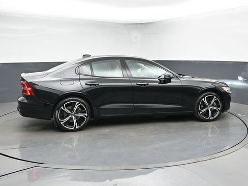 Used 2023 Volvo S60 B5 Ultimate w/ Protection Package Premier FWD image 9