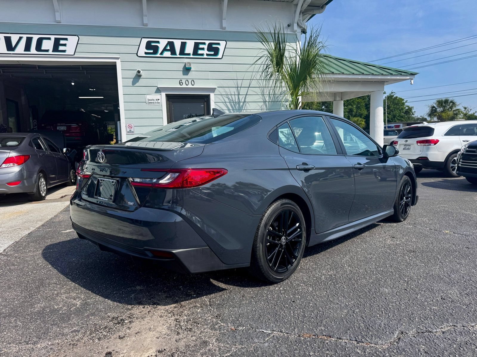 Used 2025 Toyota Camry SE w/ Multimedia Upgrade Package FWD image 4