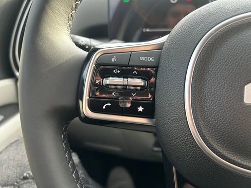 New 2025 Kia Sorento EX image 14