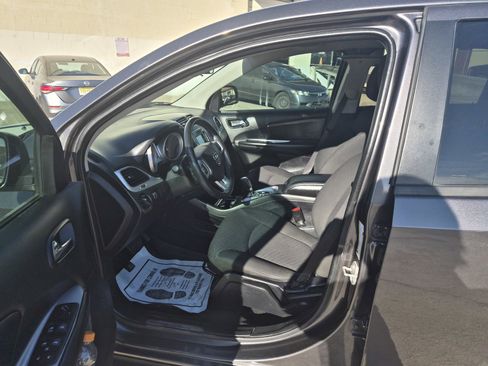 Used 2018 Dodge Journey SE w/ Popular Equipment Group image 8