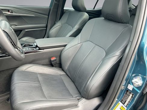 Used 2025 Toyota Camry XSE FWD image 11
