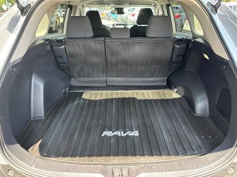 Used 2022 Toyota RAV4 LE AWD/4WD image 22