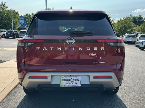 Certified 2025 Nissan Pathfinder SL image 5