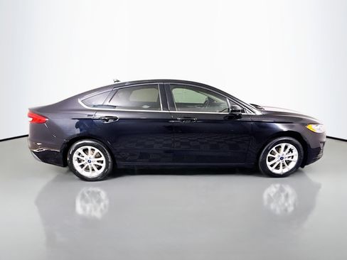 Used 2020 Ford Fusion SE image 11