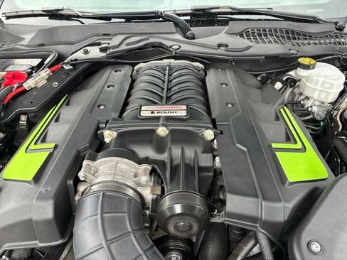 Used 2019 Ford Mustang GT RWD image 14