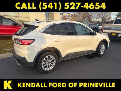 Used 2020 Ford Escape SE image 9