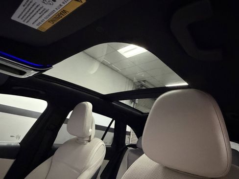 Certified 2025 Mercedes-Benz GLC 300 image 27