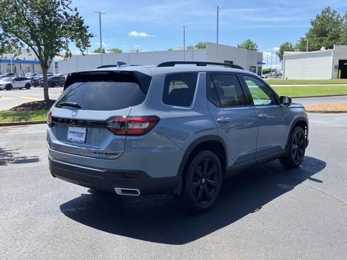 Certified 2025 Honda Pilot Black Edition image 10