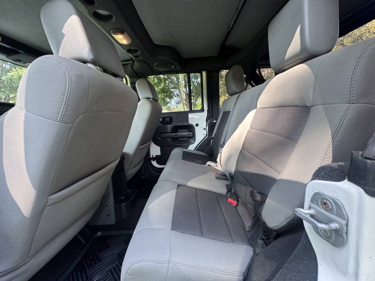 Used 2010 Jeep Wrangler Unlimited Sport AWD/4WD image 17