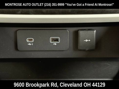 Used 2024 Land Rover Defender 130 S image 28